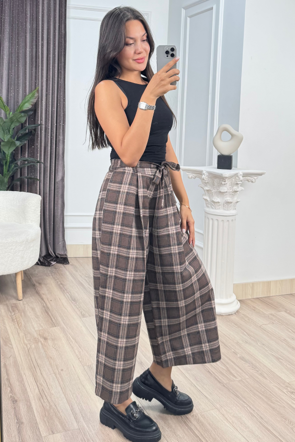 ROVENA – Ekose Desenli Kuşaklı Kısa Pantolon 30435 ROVENA – Ekose Desenli Kuşaklı Kısa Pantolon 30435